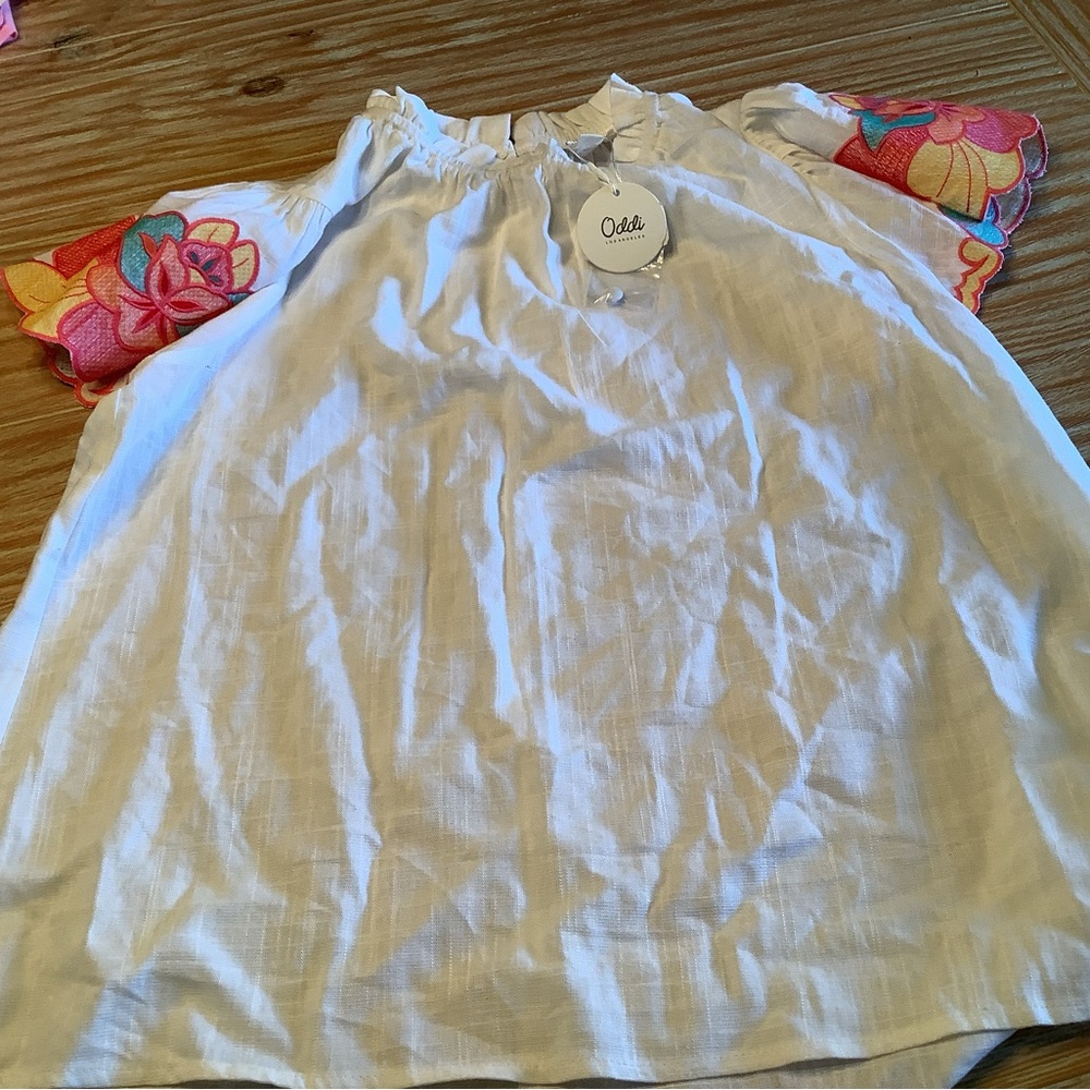 Odidi White women  Embroidered Flutter Sleeve TopNWT